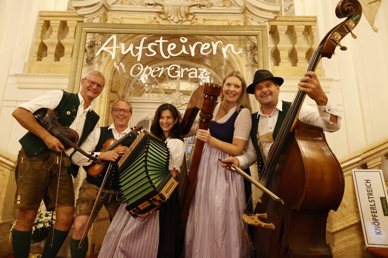 Knöpferlstreich beim Aufsteirern in der Oper Graz