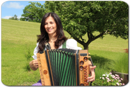 Manuela Gangl, Steirische Harmonika und Gesang